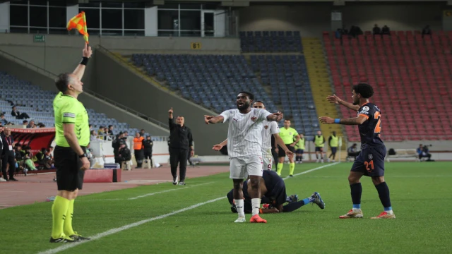 HATAY BAŞAKŞEHİR'E BOYUN EĞDİ: 2-4