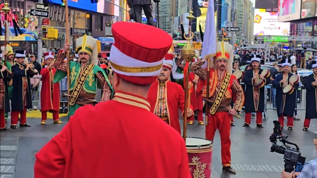 Mehteran Birliği’nden Times Meydanı’nda görkemli konser
