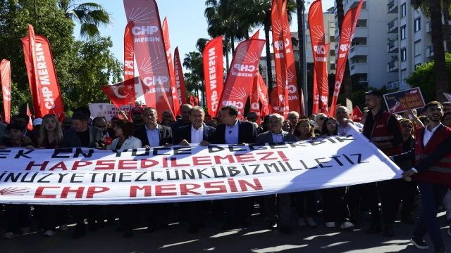 Mersin'de 1 Mayıs coşkuyla kutlandı
