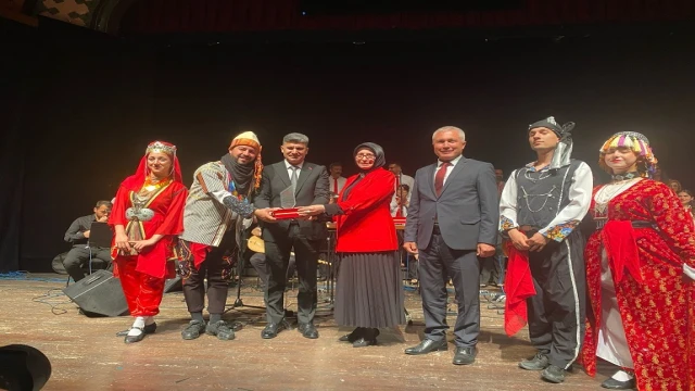 ÖĞRETMENLER KOROSUNDAN MÜZİK ŞÖLENİ