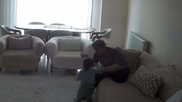 2 yaşındaki çocuğa şiddet uygulayan bakıcıya 2 yıl 7 ay hapis ve tahliye