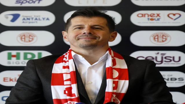Antalyaspor'da Emre Belözoğlu istifa etti