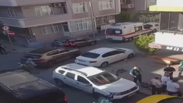 Bağcılar'da aranan şüpheli, polise yakalanmamak için çatıdan atladı