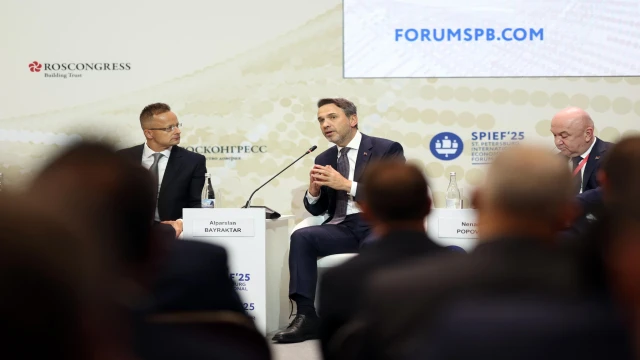 Bakan Bayraktar, 28'inci St. Petersburg Uluslararası Ekonomi Forumu kapsamında düzenlenen bakanlar oturumuna katıldı