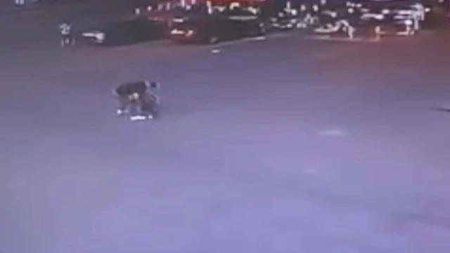 Boşanma aşamasındaki eşini 12 yerinden bıçakladı; saldırı kamerada
