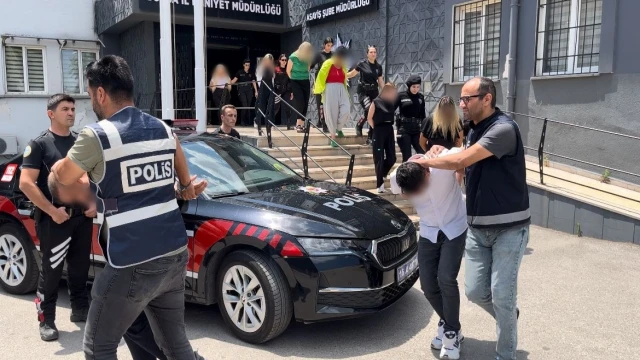 Bursa merkezli 3 ilde fuhuş operasyonu; 15 gözaltı