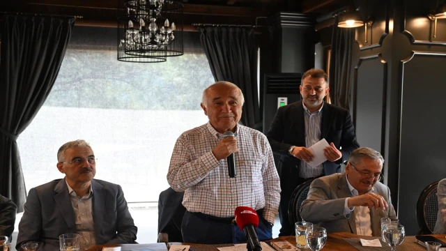 Cemil Çiçek: Bizde siyaset bayilikle karıştırılıyor