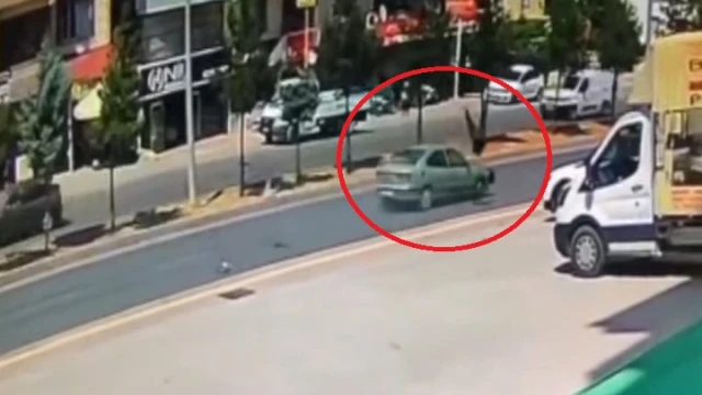 Diyarbakır'da otomobilin yayaya çarptığı kaza kamerada