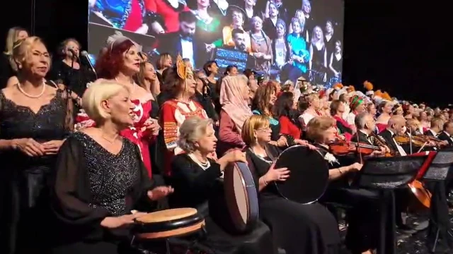 Hiç müzik eğitimi almayan 175 kadın, çıktıkları sanat yolculuğunda 11 ülkede konser verdi