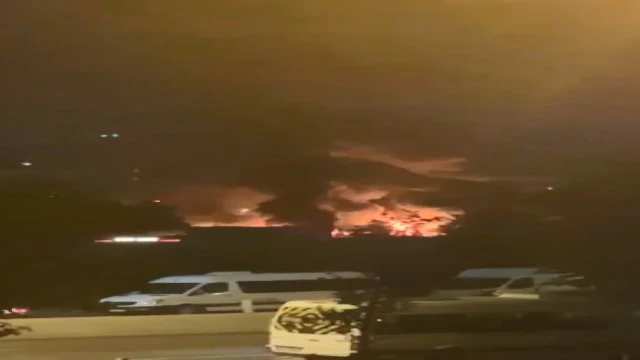 İstanbul- Bahçelievler'de, oto tamirhanesinde yangın