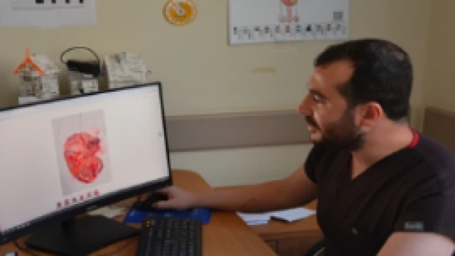 Karın şişliği için hastaneye gitti, böbreğinden 23 santimetrelik kist çıkarıldı