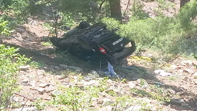 Kayseri'de hafif ticari araç, şarampole devrildi: 5 yaralı