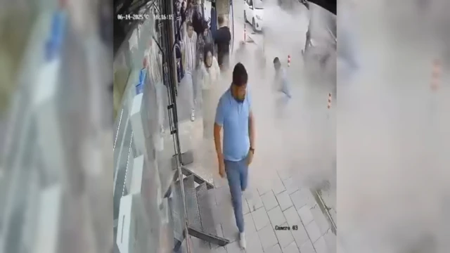 Malatya'da iş makinesi yüklü TIR'ın lastiğinin patlaması kamerada