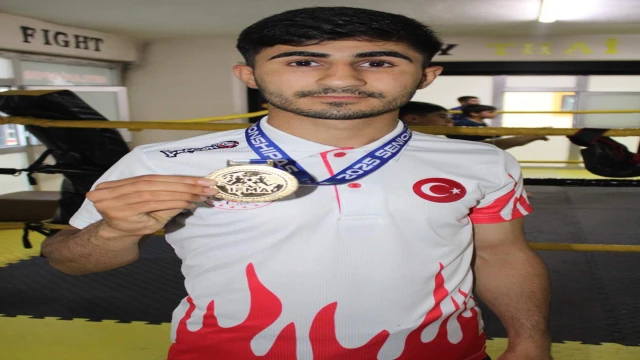 Öğretmeninin yönlendirmesiyle başladığı sporda, dünya şampiyonu oldu