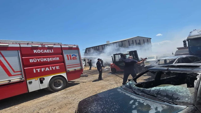 Ot yangınında alevler yediemin otoparkındaki araçlara sıçradı