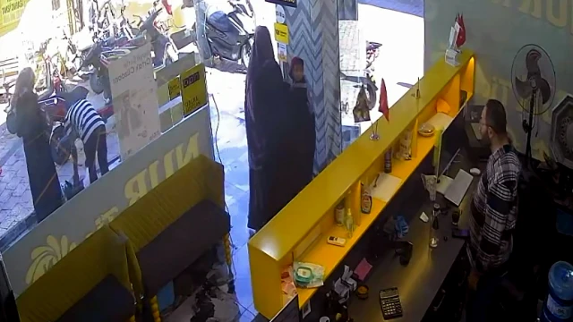 Pazarda 3 kadının altın, para ve cep telefonunu çalan yankesici, keşif yaparken yakalandı