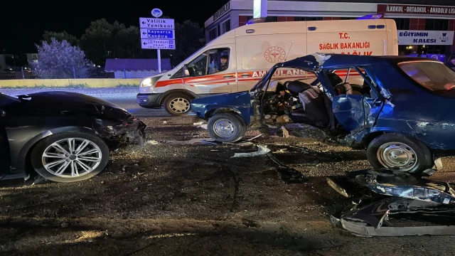 Sakarya'da 2 otomobil çarpıştı; 5 yaralı