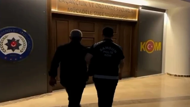 Sınava kopya düzeneğiyle giren şüpheli ile yardımcısı yakalandı