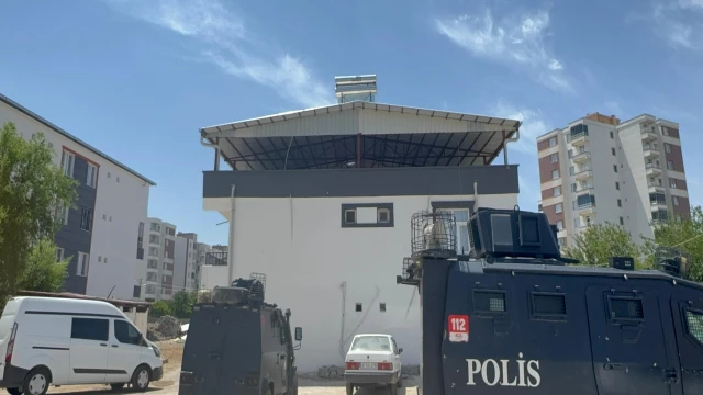 Tartıştığı babasını, başına çekiçle vurarak ağır yaraladı