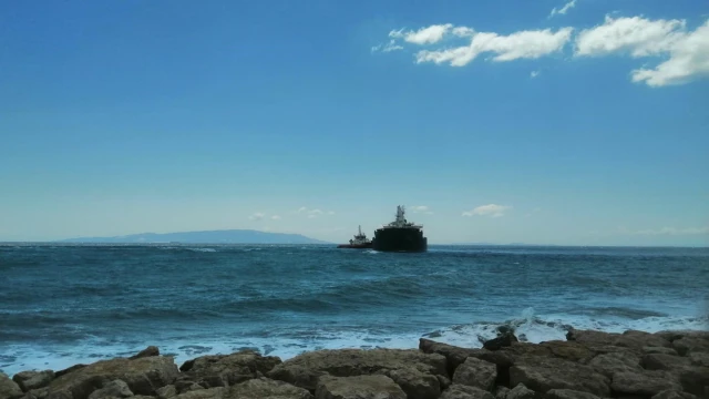 Tekirdağ'da karaya oturan kuru yük gemisi kurtarıldı
