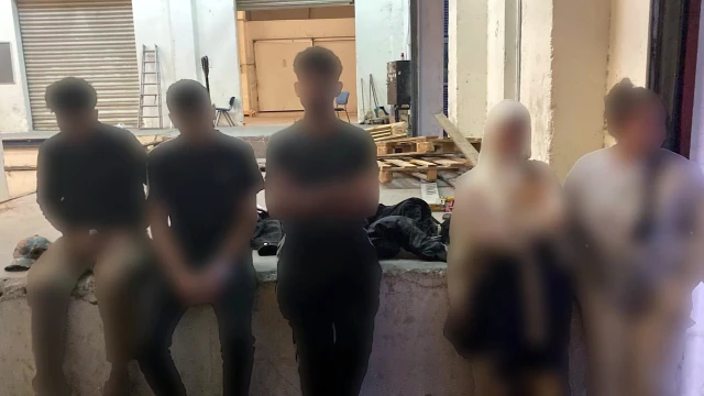 TIR'daki çelik borulardan suç örgütü lideri ile 5 kaçak göçmen çıktı