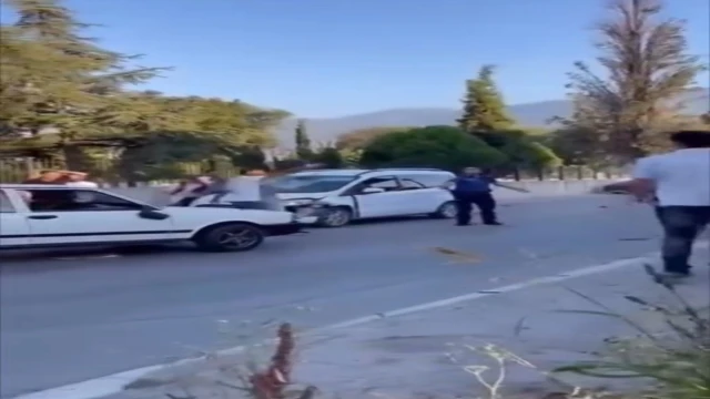 Trafik kazasının ardından tartıştığı 5 kişilik aileyi bıçakladı
