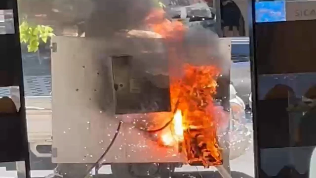 Avcılar’da patlamaların ardından elektrik panosu yandı