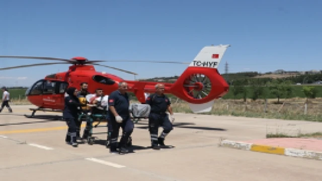 Çim biçme makinesine kolunu kaptırdı, ambulans helikopterle sevk edildi