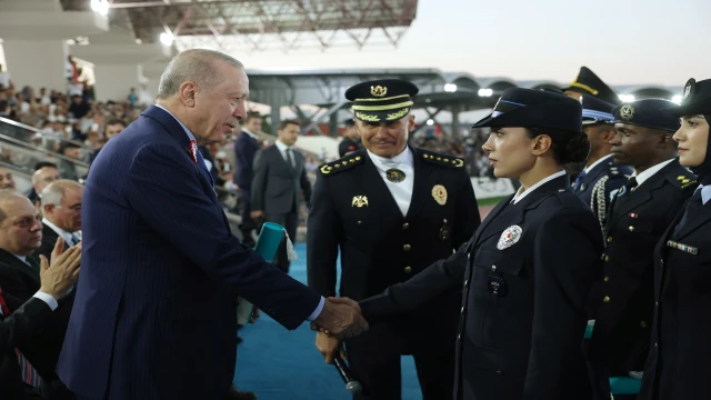 Erdoğan: "Hiçbir sabotaj, hiçbir tahrik, hiçbir tuzak, Türkiye'yi girdiği bu tarihi yoldan geri döndüremeyecek"