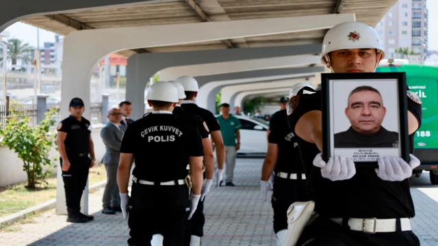 Görevi başında kalp krizi geçiren polis memuru şehit oldu
