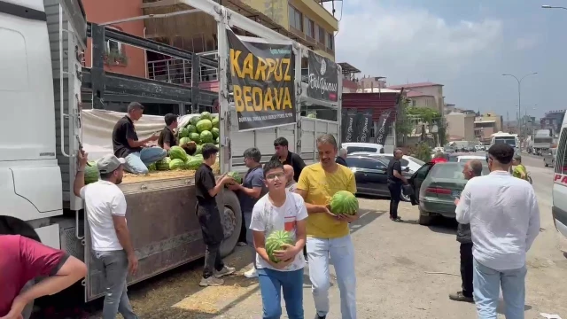 Hataylı esnaf, 20 ton karpuzu bedava dağıttı
