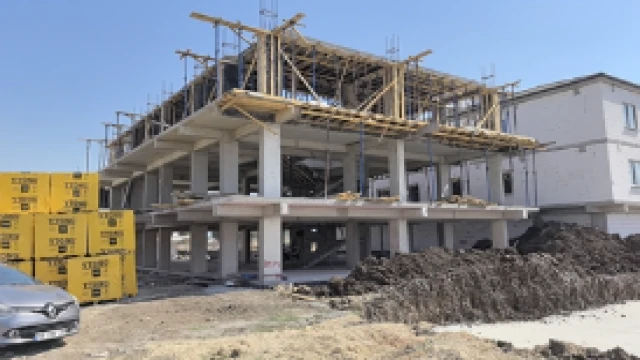 İnşaatın 3'üncü katından düşen işçi öldü