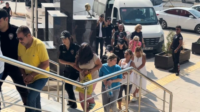 Mersin'deki fuhuş operasyonunda gözaltına alınan şüphelilerden 19'u tutuklandı