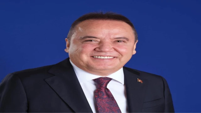 Muhittin Böcek kontrol için hastaneye kaldırıldı