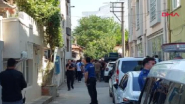 Sağlık ekibinin ihbarına giden polisi bıçakla yaralayan şüpheli vurularak yakalandı