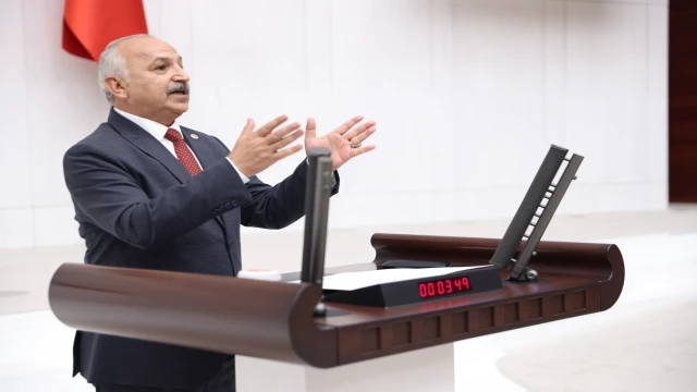 Talat Dinçer: “Emekliyi İnşaatlarda Bekçi Yaptınız, Vicdanınız Rahat mı?”