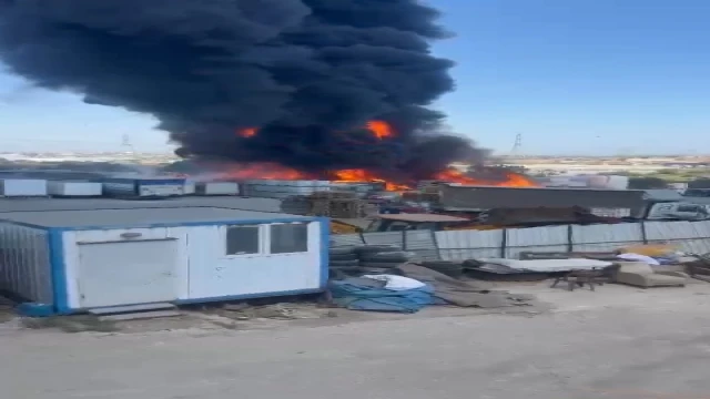 Tuzla’da iş yerinde çıkan yangın söndürüldü