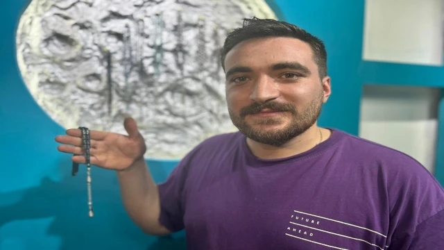 Van'ın tek gümüş kakma ustası mesleğini yaşatıyor
