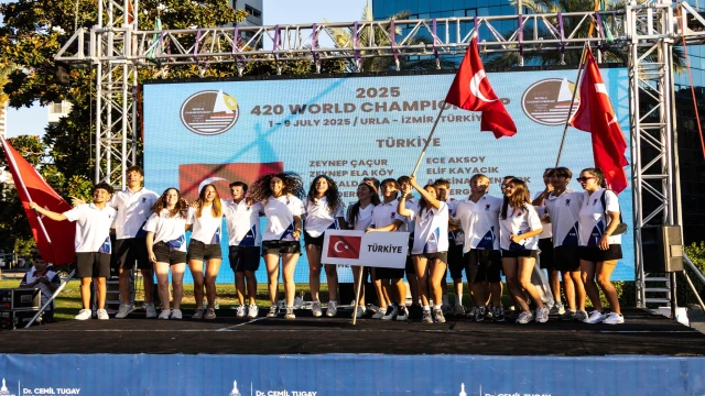 Yelkende 420 Dünya Şampiyonası İzmir'de başladı