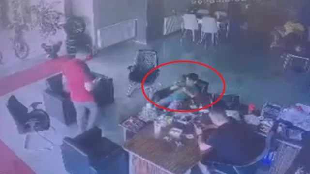 8 yaşındaki Ege'nin ağır yaralandığı oto galeriye saldırı kamerada