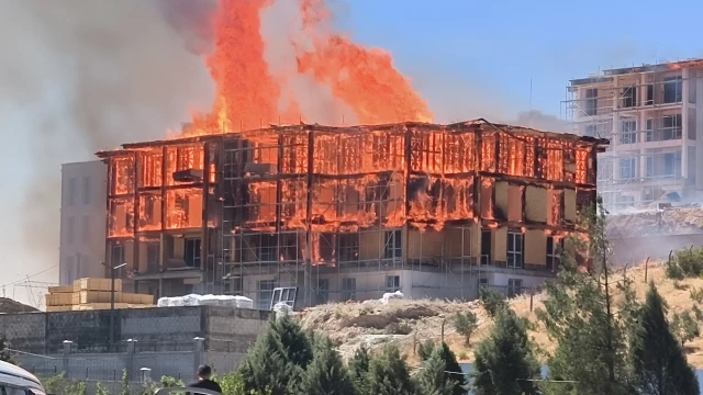 Ahşap lojman, yalıtım yapılırken yanmış