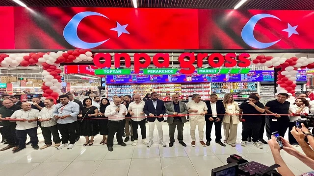Anpa Gross, açılışa özel ilk bin kişiye, kişi başı 1000 TL'lik hediye çeki dağıttı