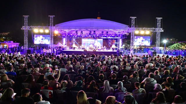 Antalya - Arkası nehir, önü deniz manzaralı 'sahilkondu'