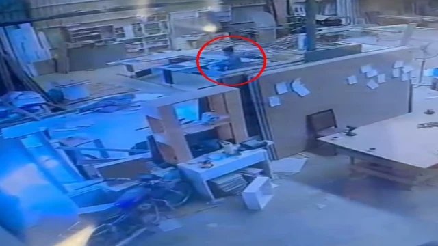 Antalya'da mobilya atölyesi kundaklandı
