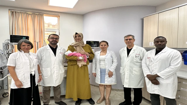 Aort damarı yırtılan hamile kadın, acil alındığı ameliyatla hem sağlığına hem bebeğine kavuştu