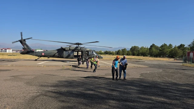Bingöl'de gıda zehirlenmesi şüphesiyle 4 kişi helikopterle hastaneye kaldırıldı