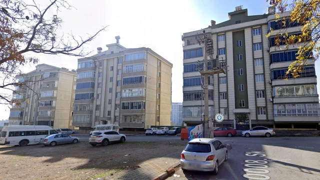Depremde 130 kişinin öldüğü sitenin yıkılmasına ilişkin 19 kamu görevlisi hakkında dava