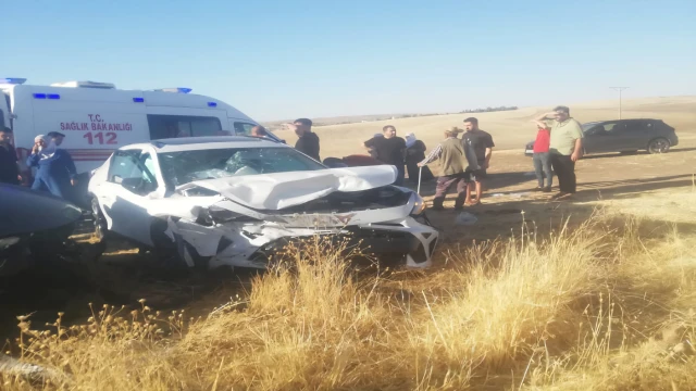 Diyarbakır'da iki otomobil kafa kafaya çarpıştı: 6 yaralı