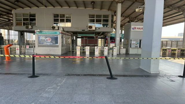 İZBAN seferleri, memurların iş bırakma eylemi nedeniyle iptal edildi