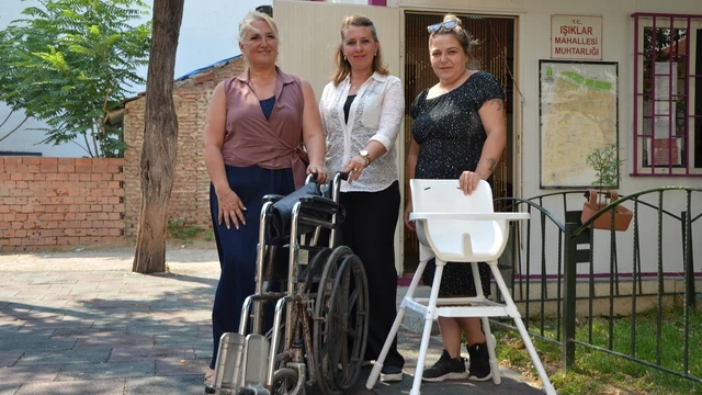 Kadın muhtarın mahallesinde ihtiyaç dışı eşyalar komşulara hediye ediliyor